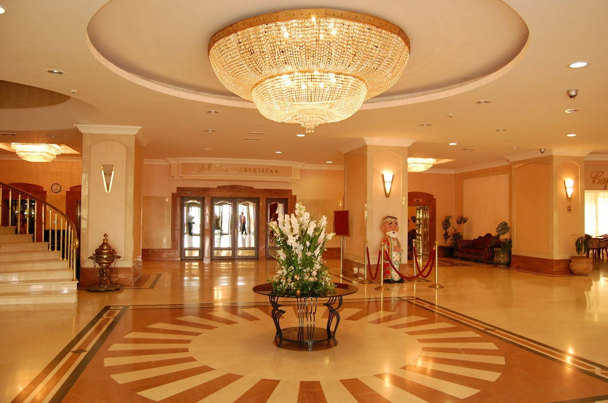 Hotel Uzbekistan Tasjkent Buitenkant foto