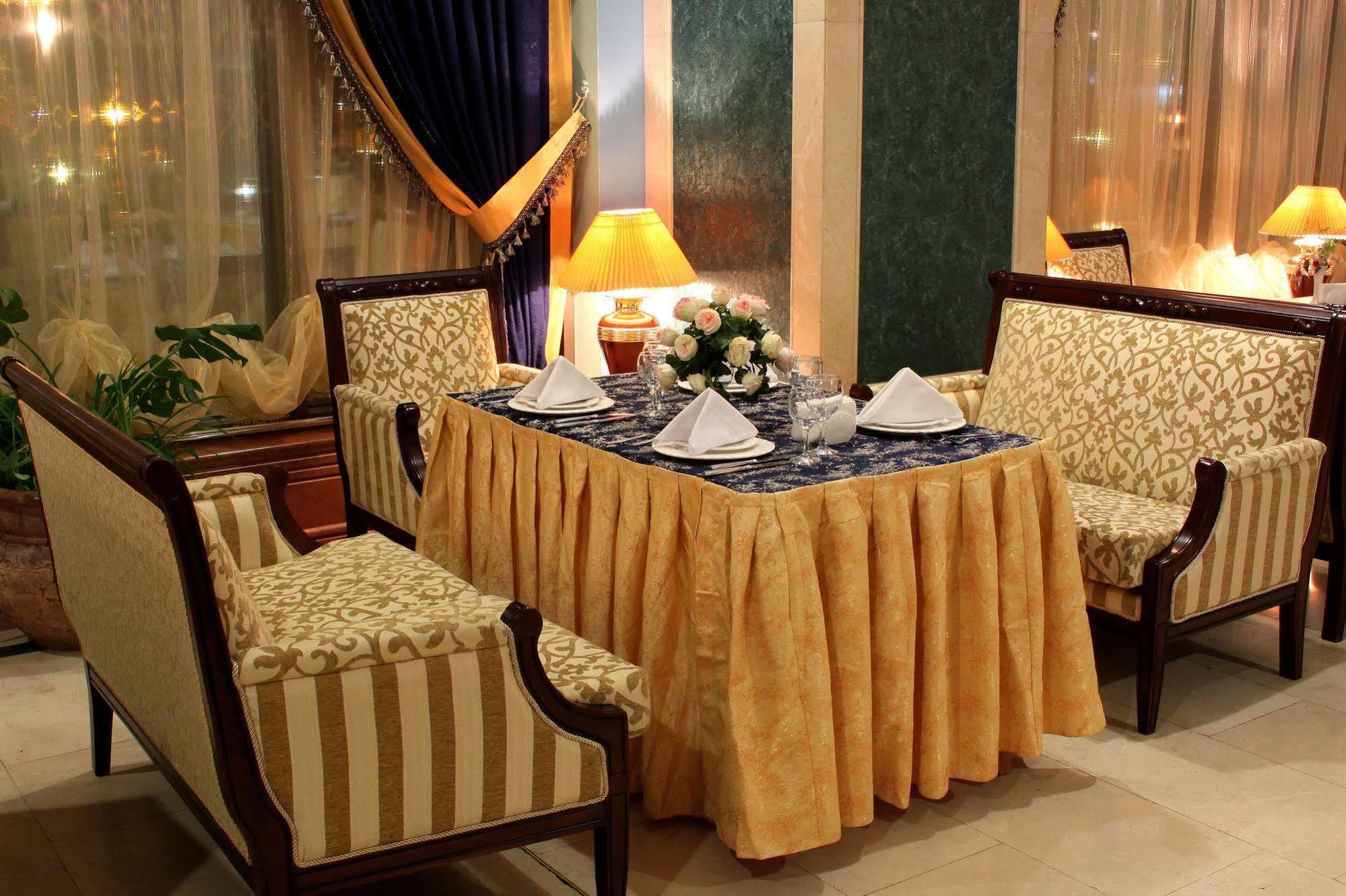 Hotel Uzbekistan Tasjkent Buitenkant foto